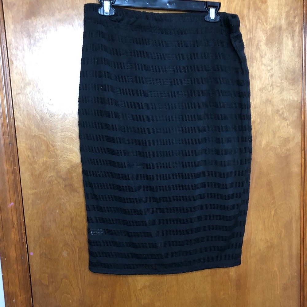 Black perforated pencil skirt. Size L.